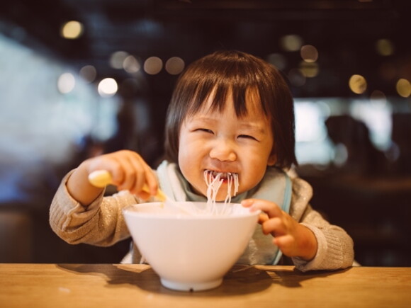 Derfor er regelmæssige måltider vigtige for barnet