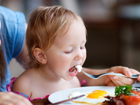 12-17 måneder - Energi- og næringsrik mat for babyen